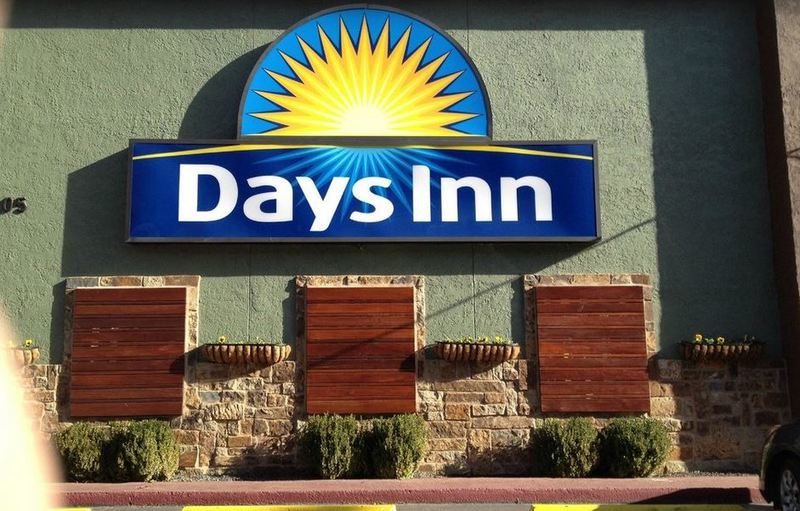 Days Inn By Wyndham Austin/University/Downtown Exterior photo